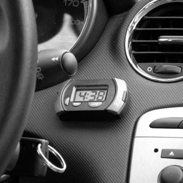 Carpoint Klok grote cijfers + licht 23411 Carpoint Klok grote cijfers + licht 23411
